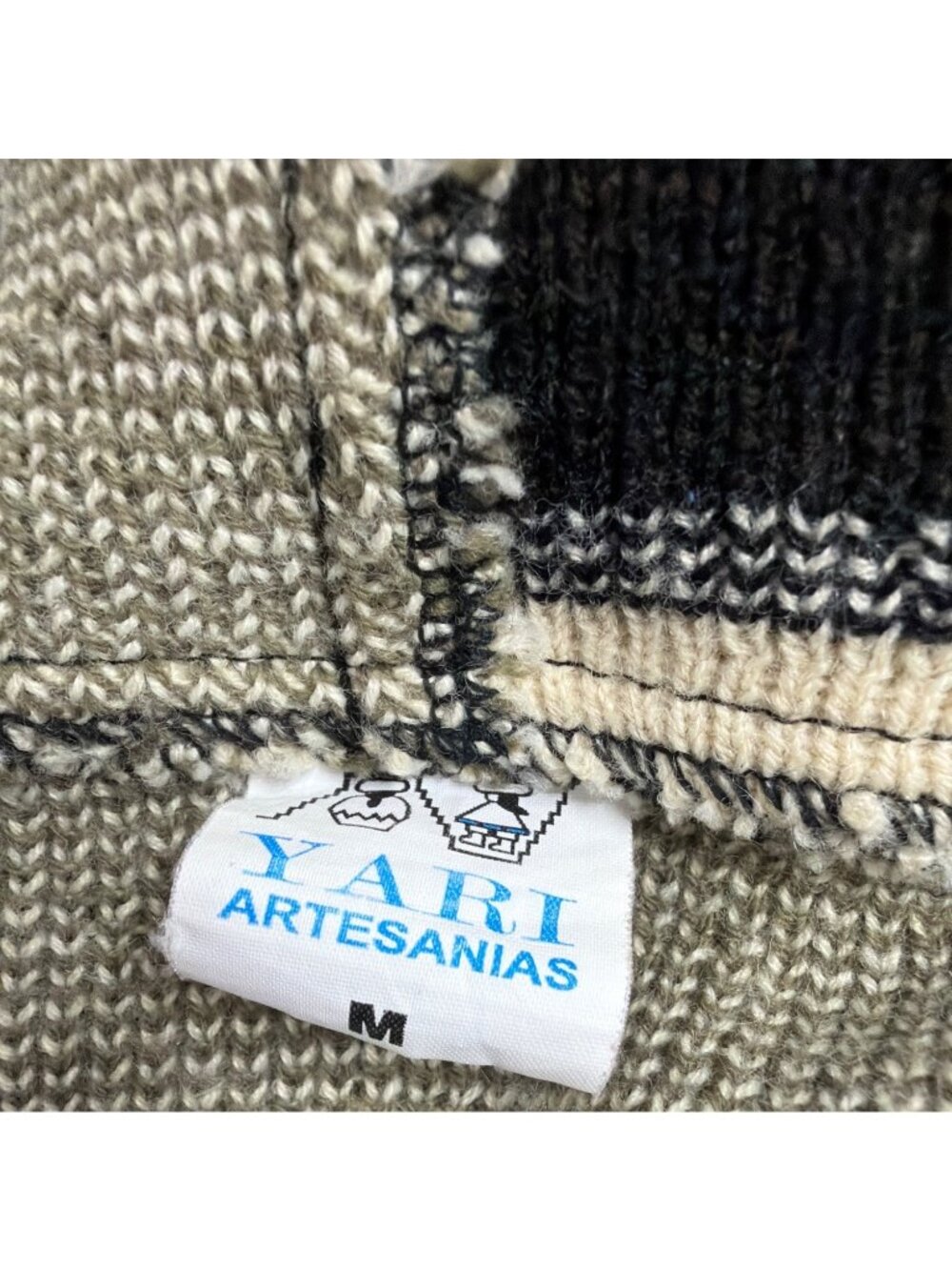 Yari Artesanias Unisex Brown & White Wool Alpaca Pattern Full-Zip Sweater Hoodie - Picture 7 of 10